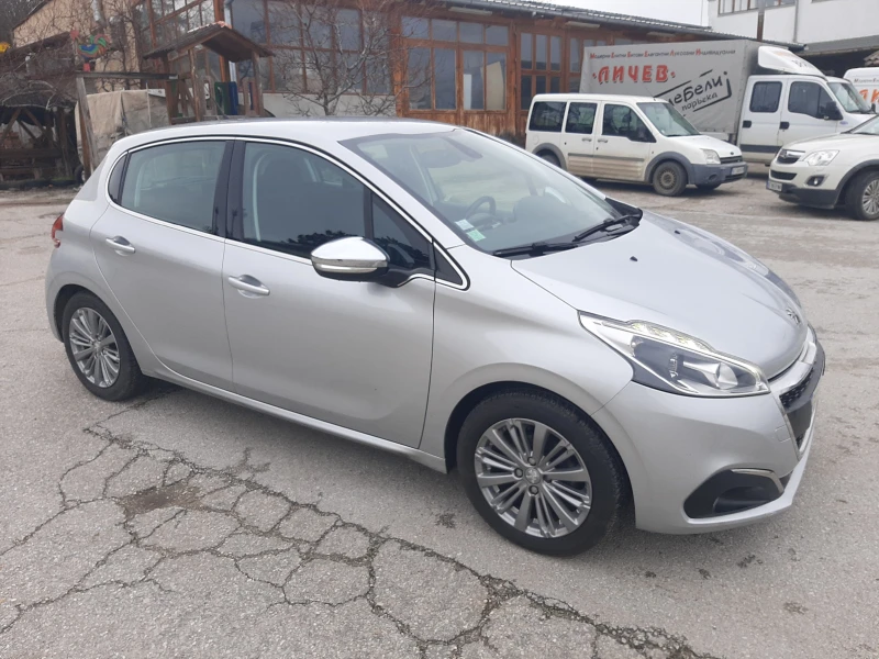Peugeot 208 1.2VTI Allure, снимка 2 - Автомобили и джипове - 53348500