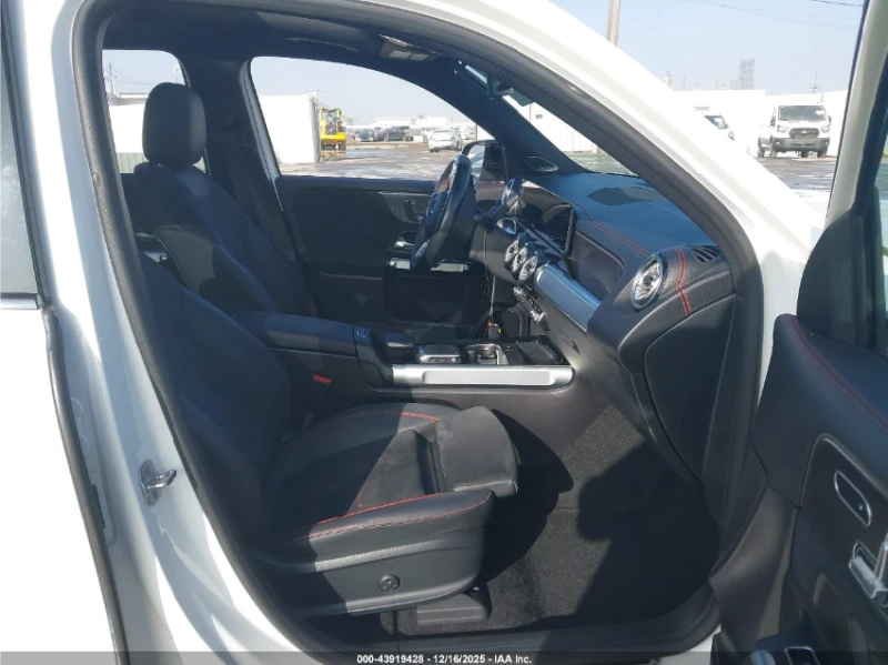 Mercedes-Benz EQB 350* 4MATIC* AMG-PACK* BURMESTER* 360* BUY NOW, снимка 9 - Автомобили и джипове - 53388993