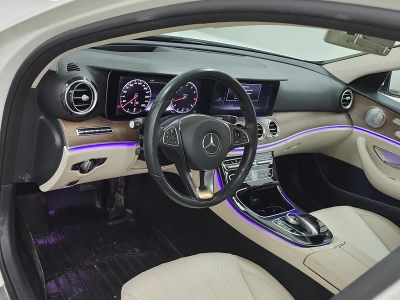 Mercedes-Benz E 300 CARFAX * 2 ключа * Подгрев * Памет* Панорама, снимка 9 - Автомобили и джипове - 53471916