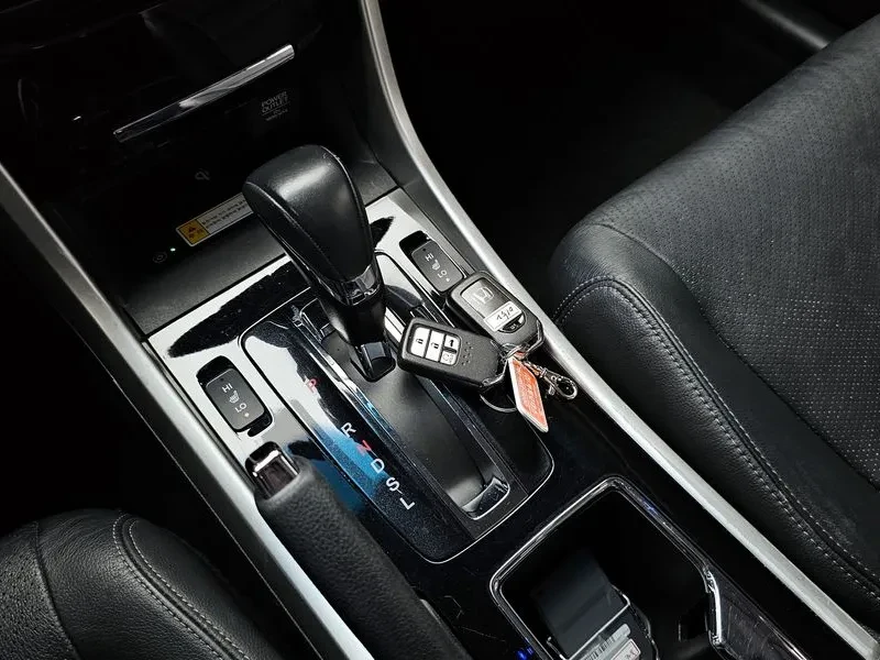 Honda Accord 2.4 9Th Generation, снимка 17 - Автомобили и джипове - 55841557