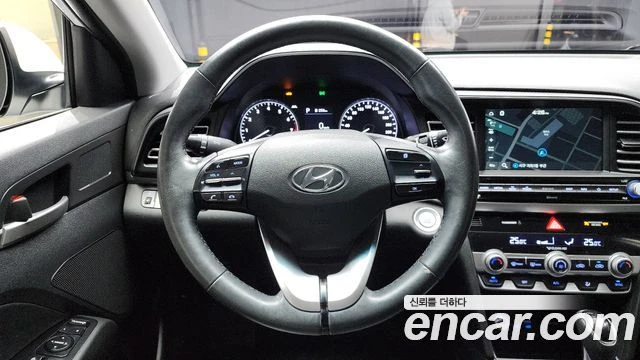 Hyundai Elantra | TOP SERVICE 15 K KM, снимка 13 - Автомобили и джипове - 56013757