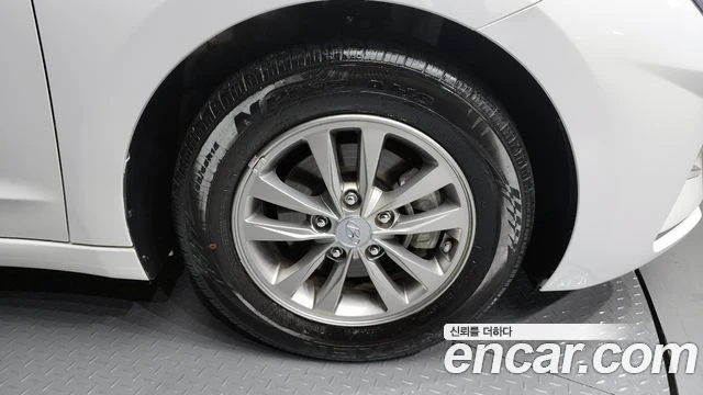 Hyundai Elantra | TOP SERVICE 15 K KM, снимка 5 - Автомобили и джипове - 56013757