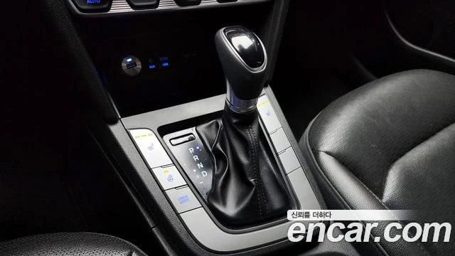 Hyundai Elantra | TOP SERVICE 15 K KM, снимка 9 - Автомобили и джипове - 56013757