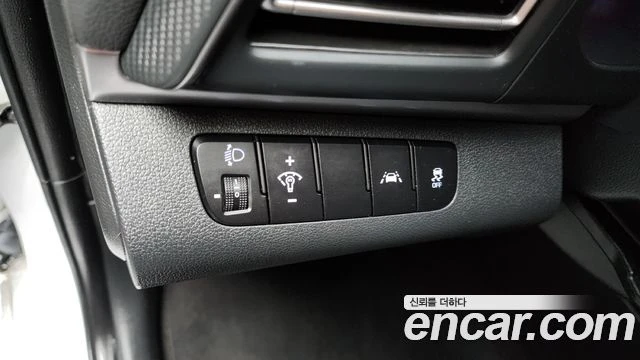 Hyundai Elantra | TOP SERVICE 15 K KM, снимка 17 - Автомобили и джипове - 56013757