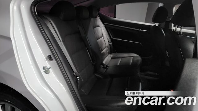 Hyundai Elantra | TOP SERVICE 15 K KM, снимка 12 - Автомобили и джипове - 56013757