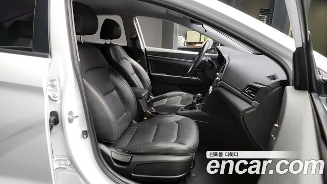 Hyundai Elantra | TOP SERVICE 15 K KM, снимка 11 - Автомобили и джипове - 56013757