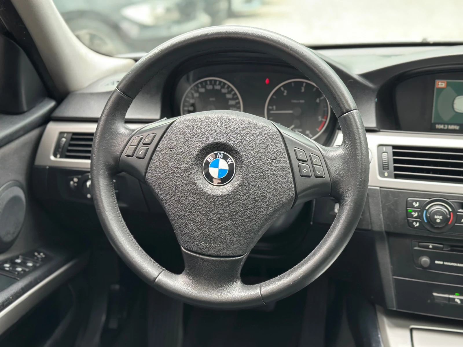 BMW 320 163 / АВТОМАТИК / НАВИГАЦИЯ / ПАРКТРОНИК - изображение 9