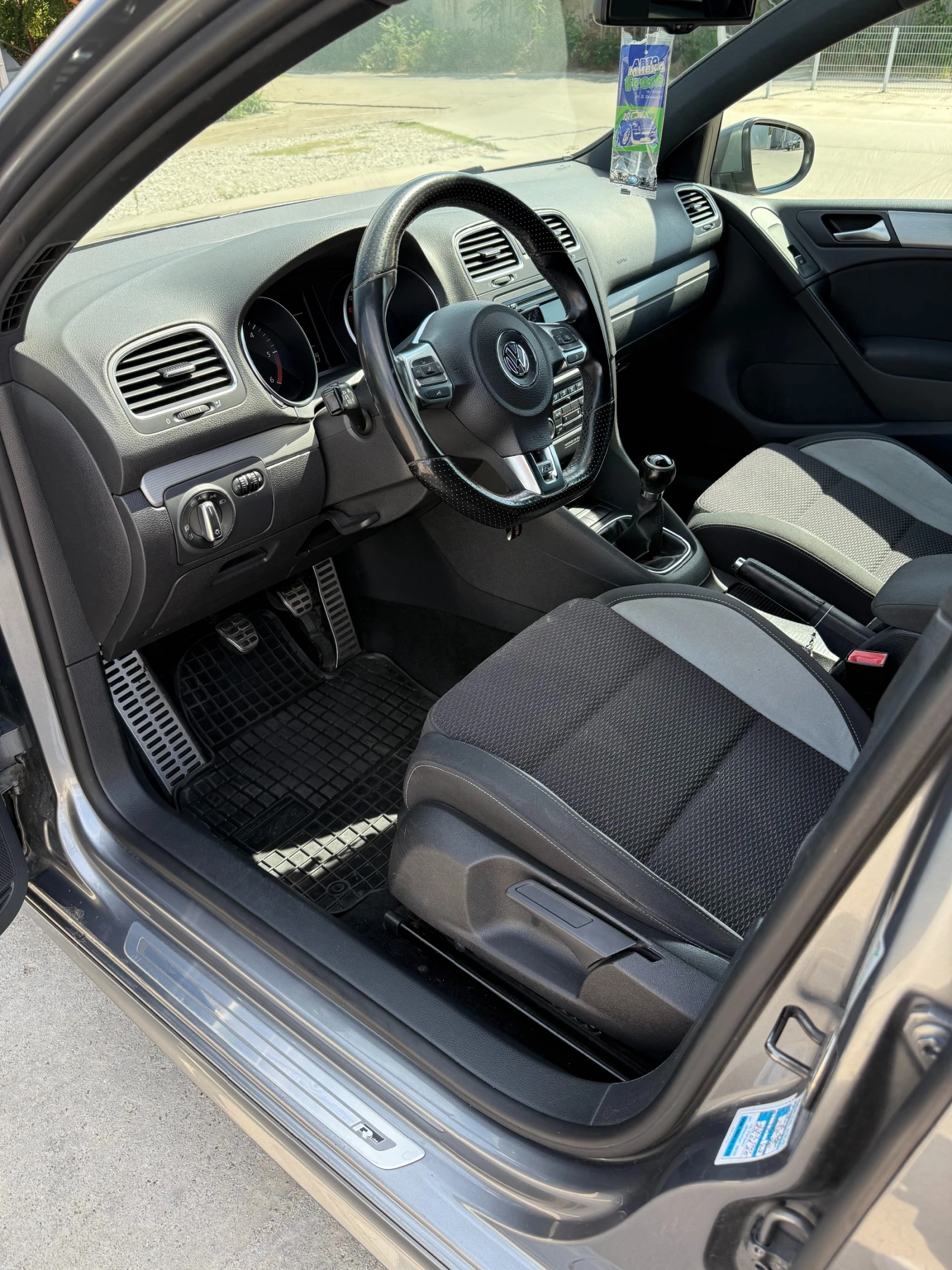 VW Golf 1.6 TDI R-Line - изображение 9
