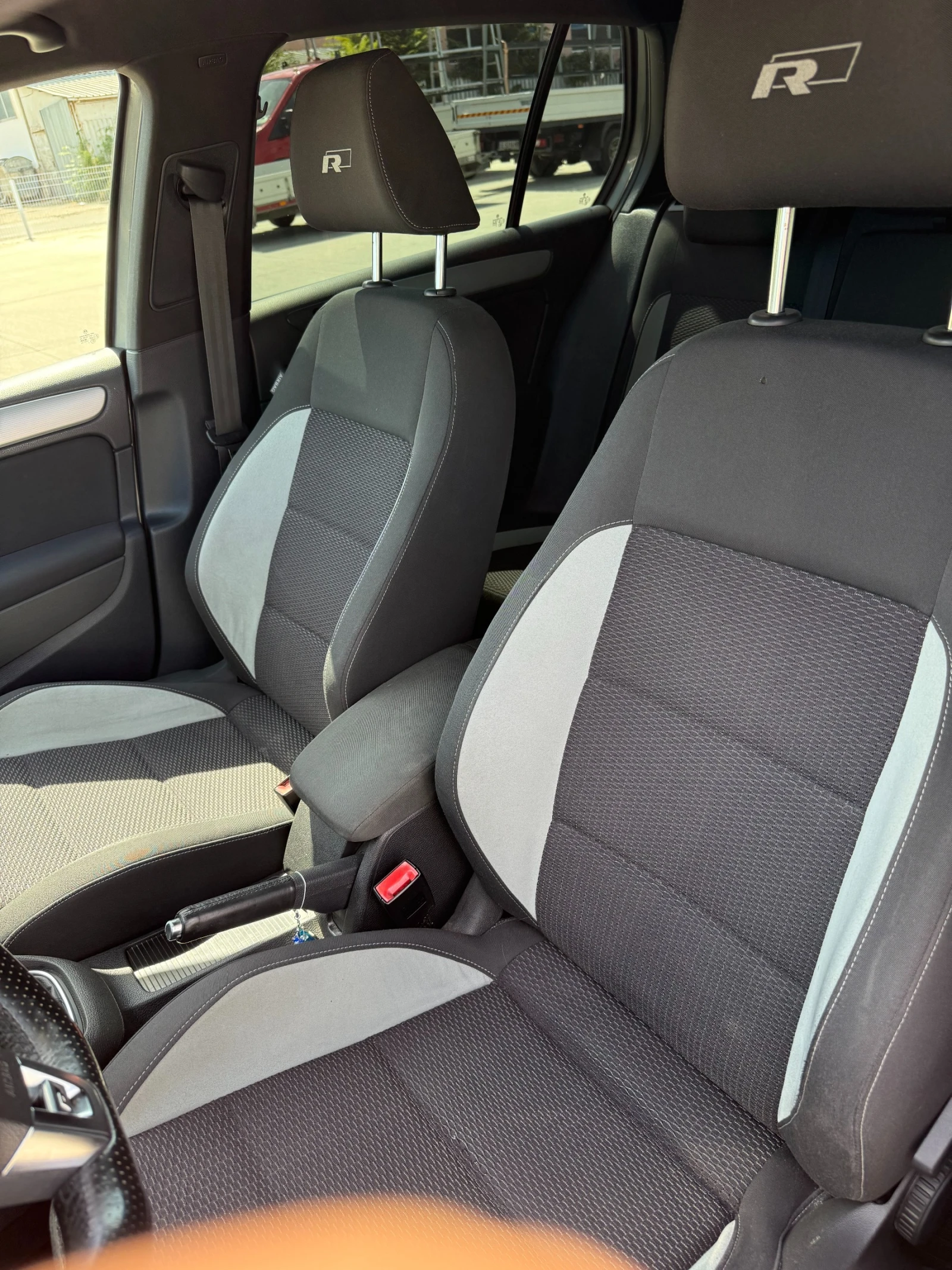 VW Golf 1.6 TDI R-Line - изображение 10