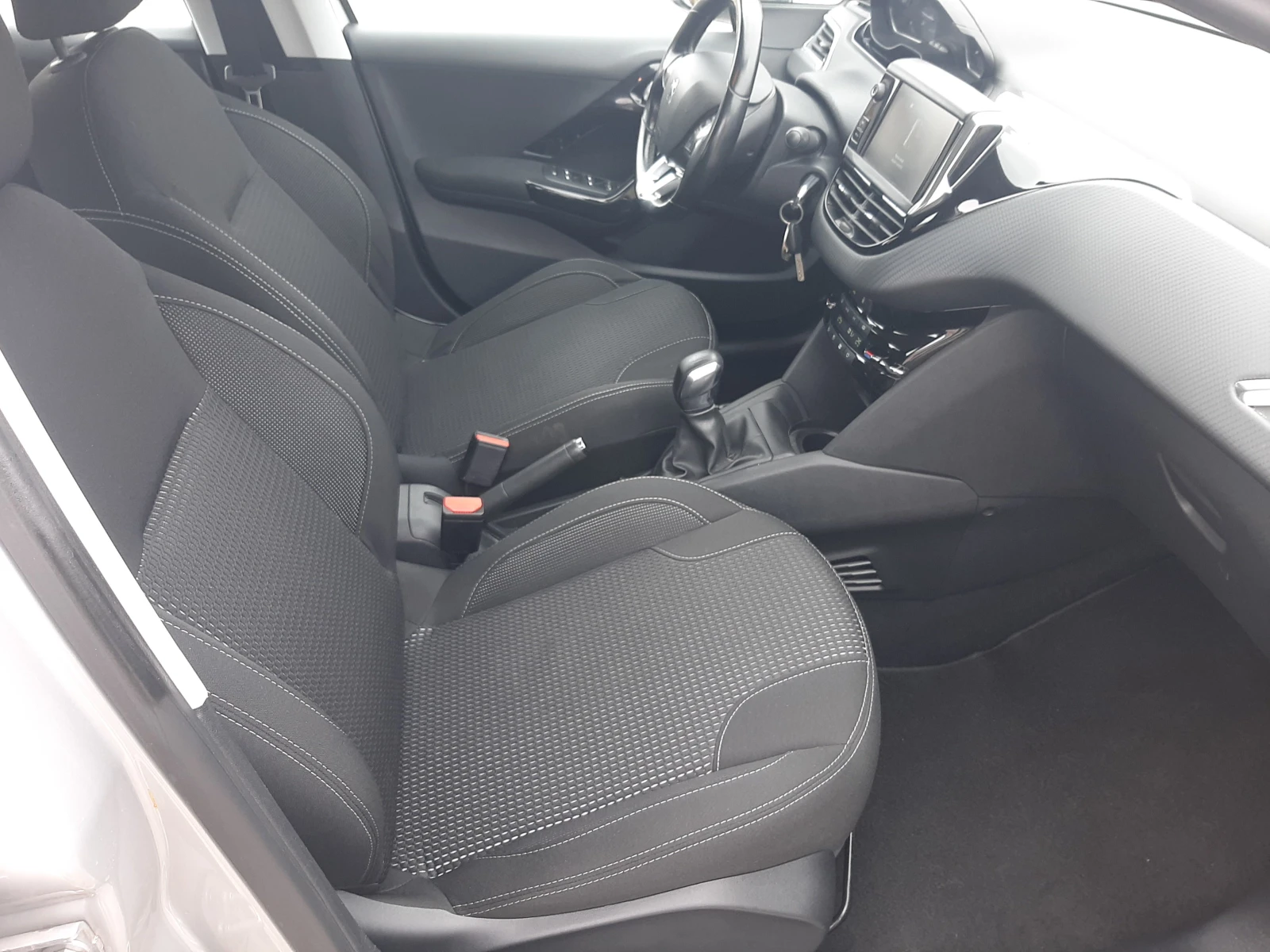 Peugeot 208 1.2VTI Allure - изображение 10