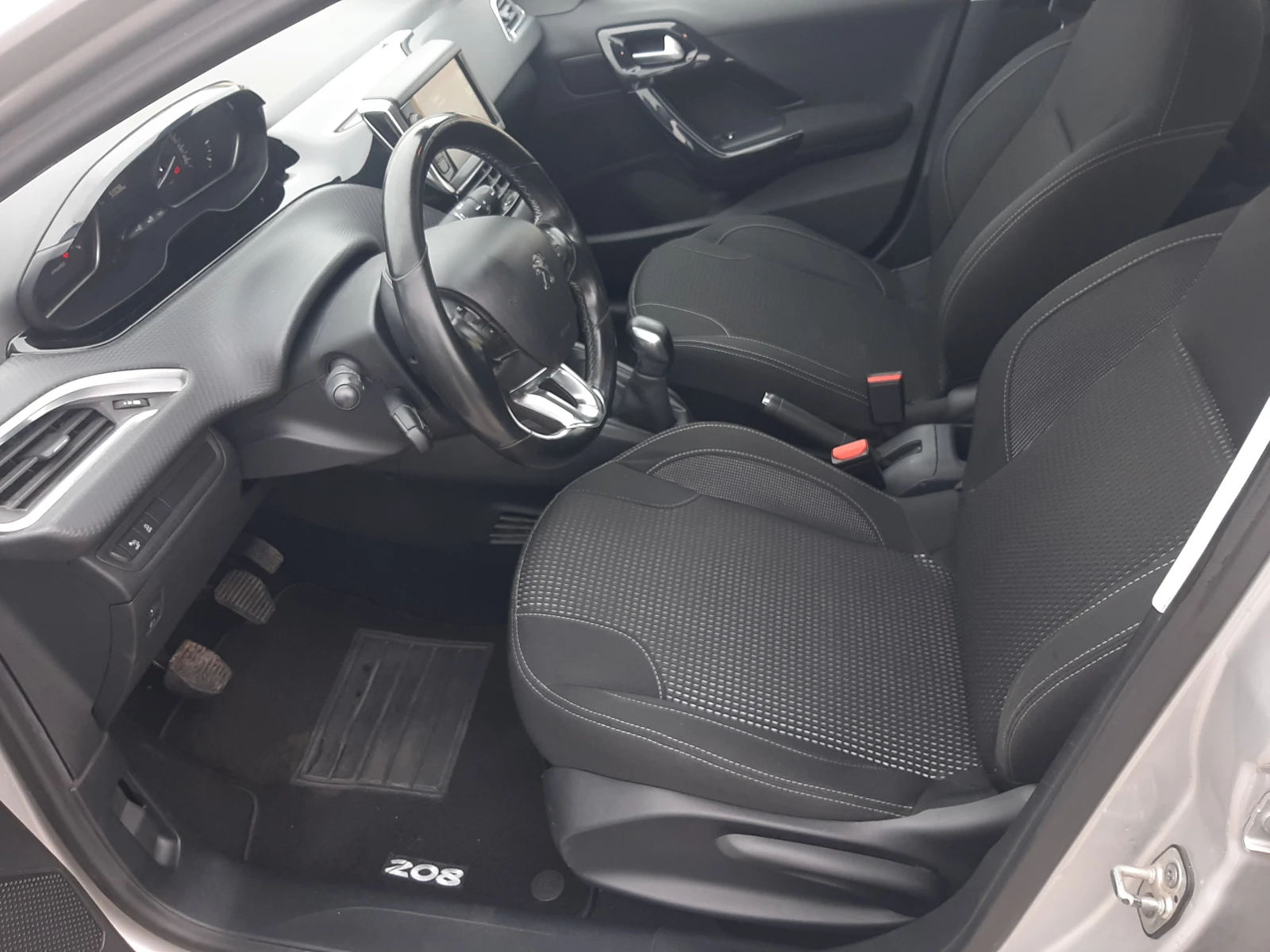 Peugeot 208 1.2VTI Allure - изображение 7