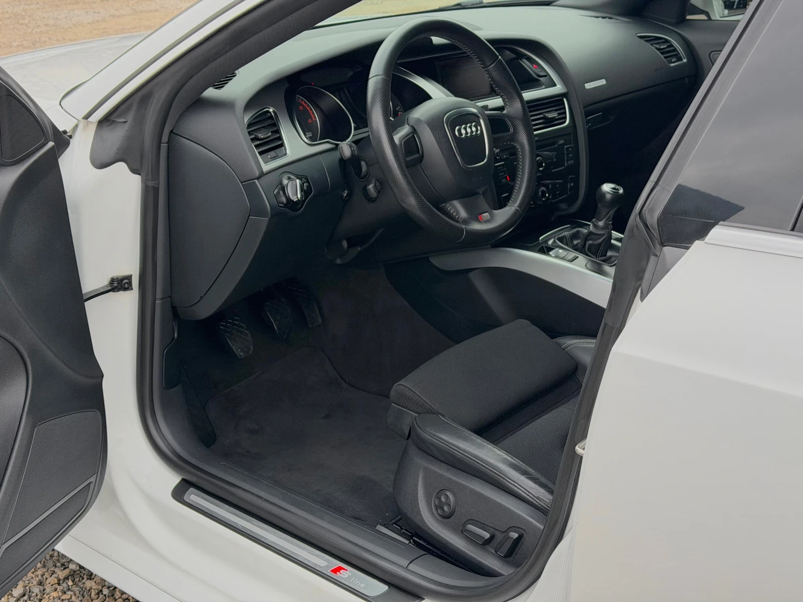 Audi A5 3.0TDi 239к.с * S-Line* * Ксенон* * Ръчка*  - изображение 10