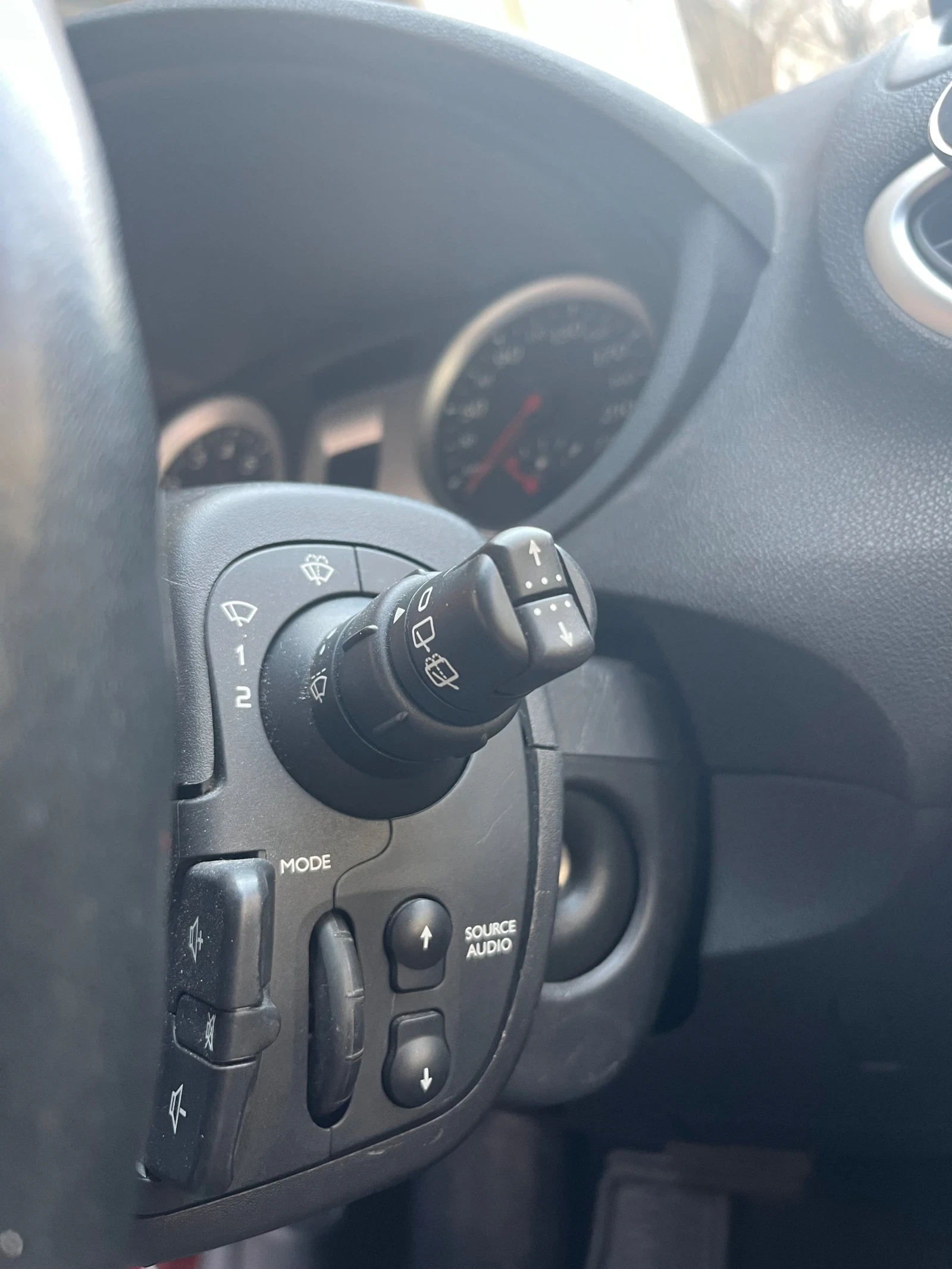 Renault Clio, снимка 3 - Автомобили и джипове - 53858305