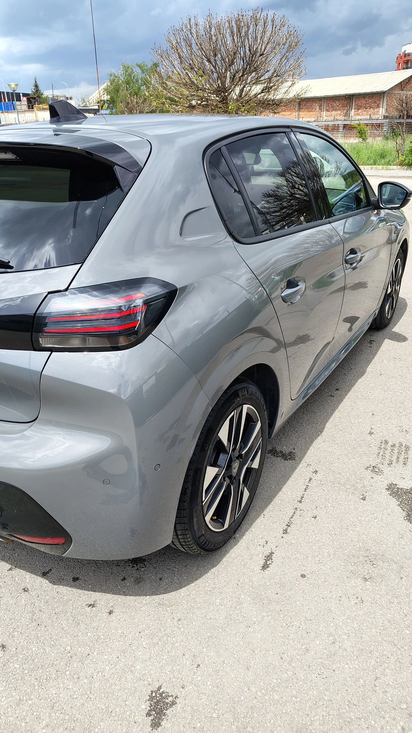 Peugeot 208 1.2 Allure, снимка 3 - Автомобили и джипове - 54503708