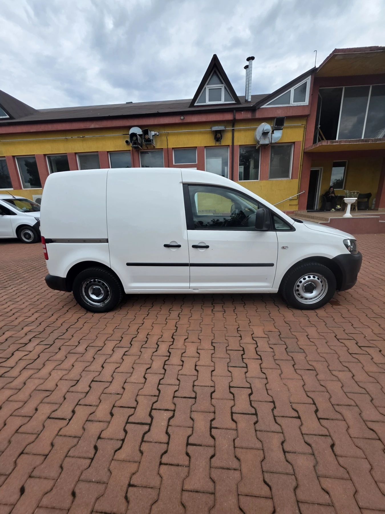 VW Caddy, снимка 13 - Автомобили и джипове - 54658215