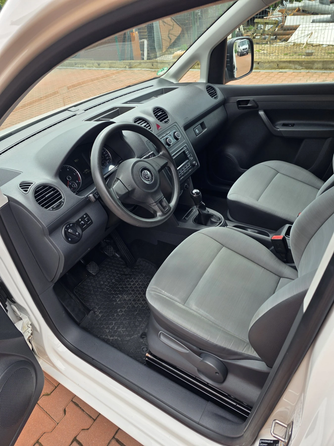 VW Caddy, снимка 10 - Автомобили и джипове - 54658215