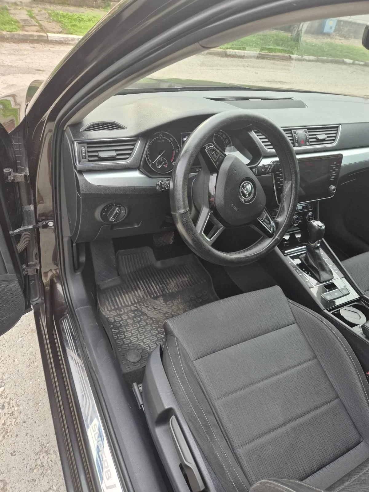 Skoda Superb 2.0 tdi 4х4, снимка 13 - Автомобили и джипове - 55102319