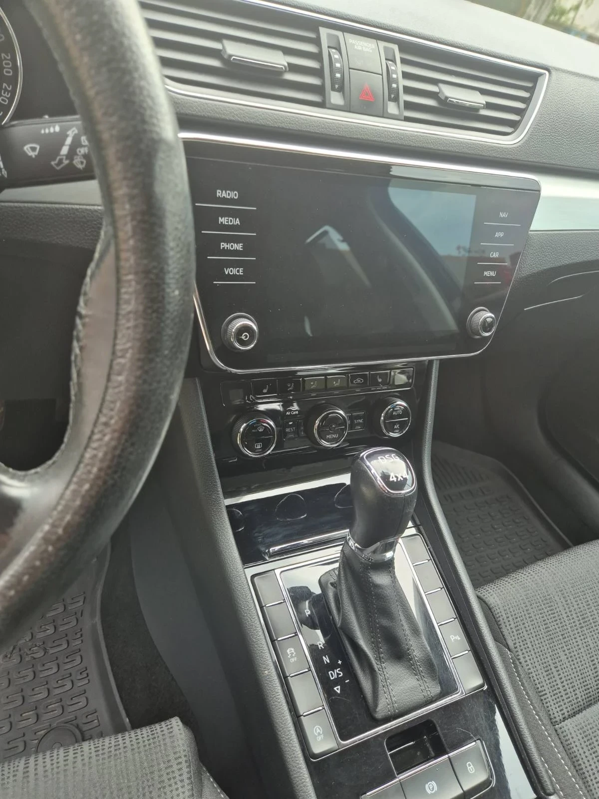 Skoda Superb 2.0 tdi 4х4, снимка 14 - Автомобили и джипове - 55102319