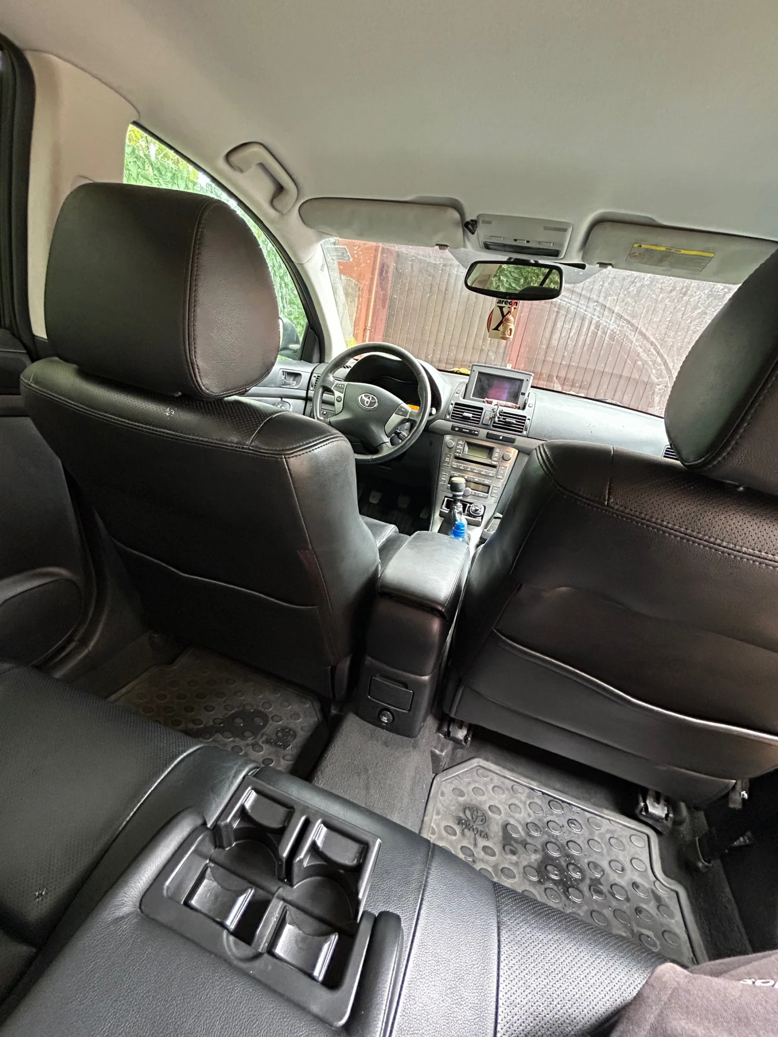 Toyota Avensis, снимка 14 - Автомобили и джипове - 55566005