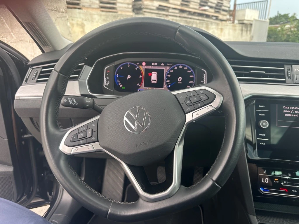 VW Passat, снимка 14 - Автомобили и джипове - 55589835
