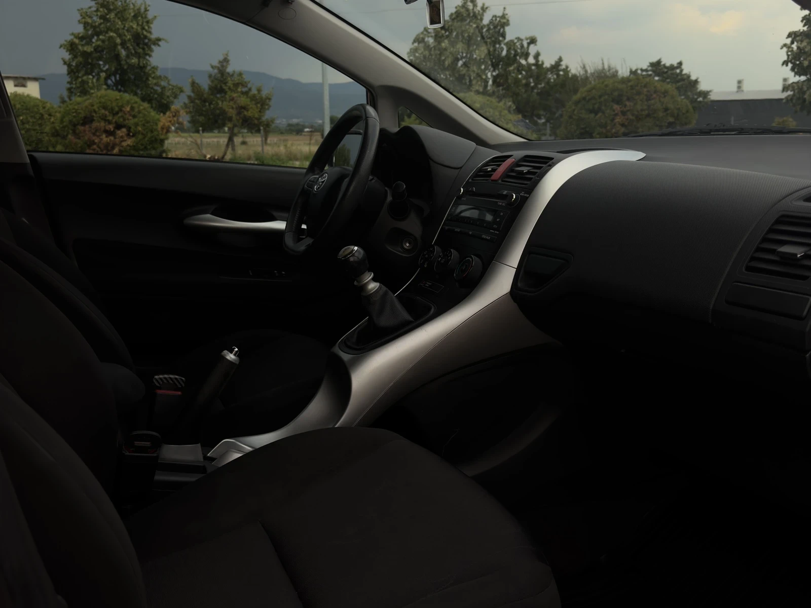 Toyota Auris, снимка 12 - Автомобили и джипове - 55780023