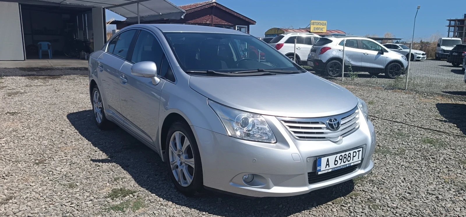 Toyota Avensis 1.6/132 * Седан * 141х.км * Обслужен , снимка 2 - Автомобили и джипове - 55935665