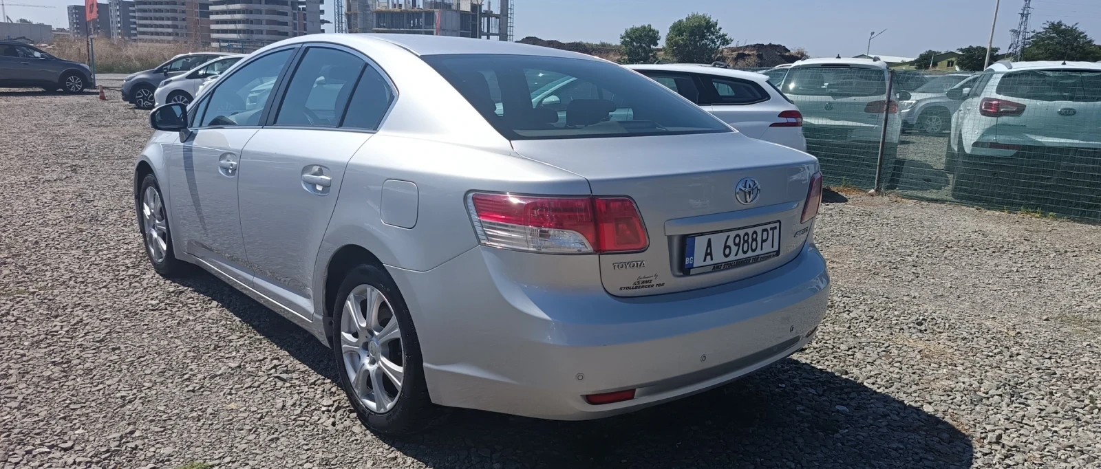 Toyota Avensis 1.6/132 * Седан * 141х.км * Обслужен , снимка 4 - Автомобили и джипове - 55935665