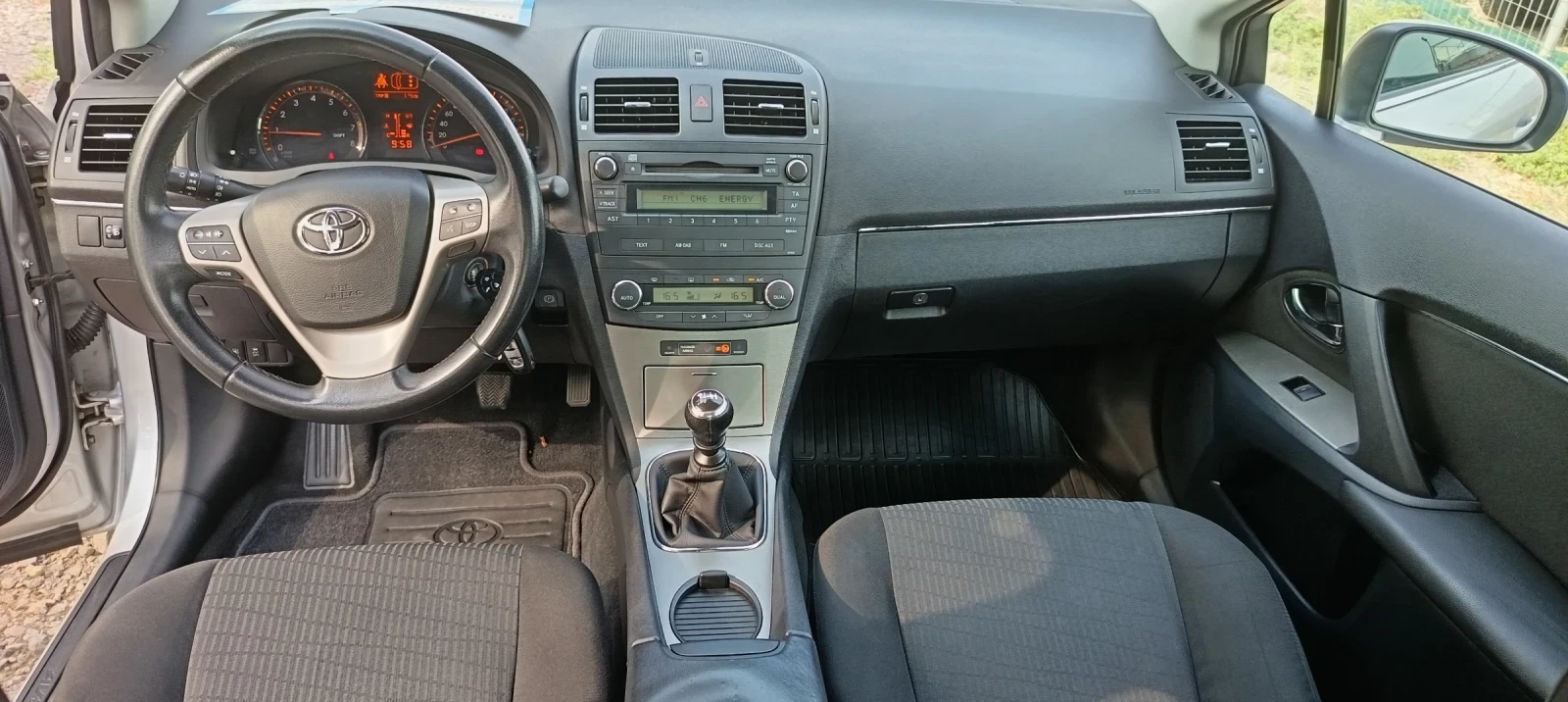Toyota Avensis 1.6/132 * Седан * 141х.км * Обслужен , снимка 10 - Автомобили и джипове - 55935665