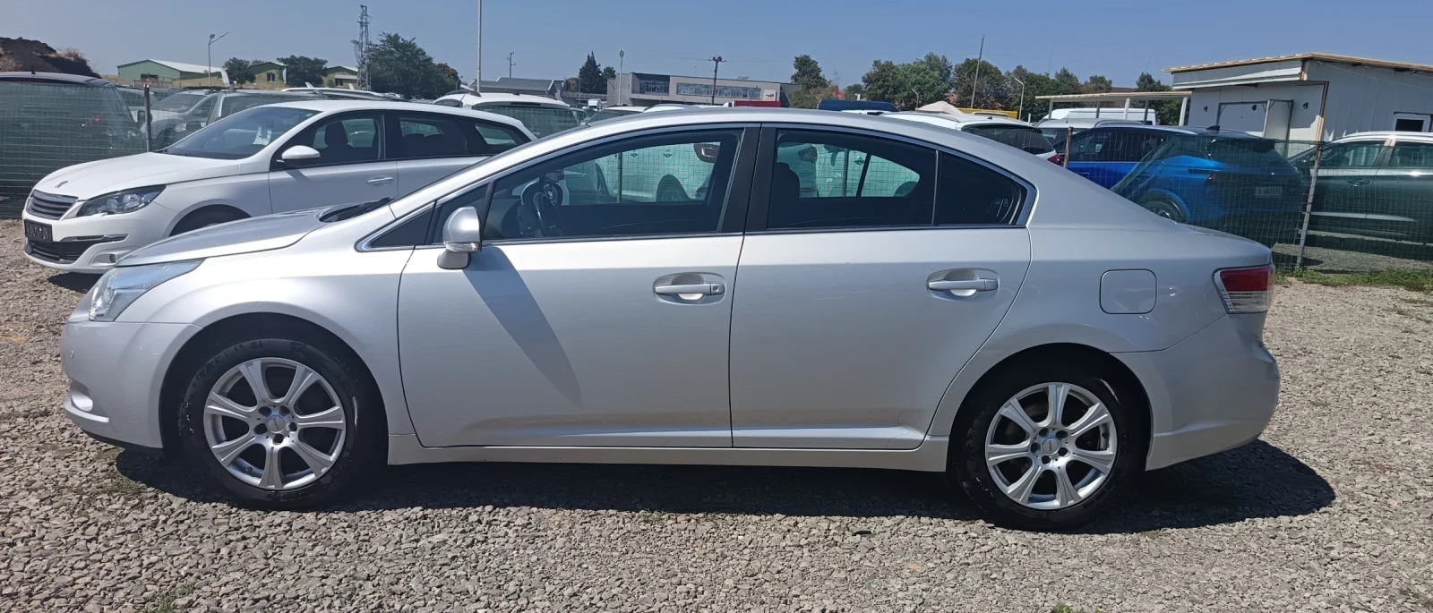 Toyota Avensis 1.6/132 * Седан * 141х.км * Обслужен , снимка 6 - Автомобили и джипове - 55935665