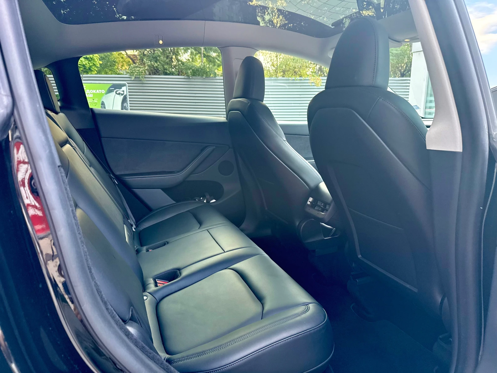 Tesla Model Y Long Range Dual Motor, снимка 16 - Автомобили и джипове - 56159715