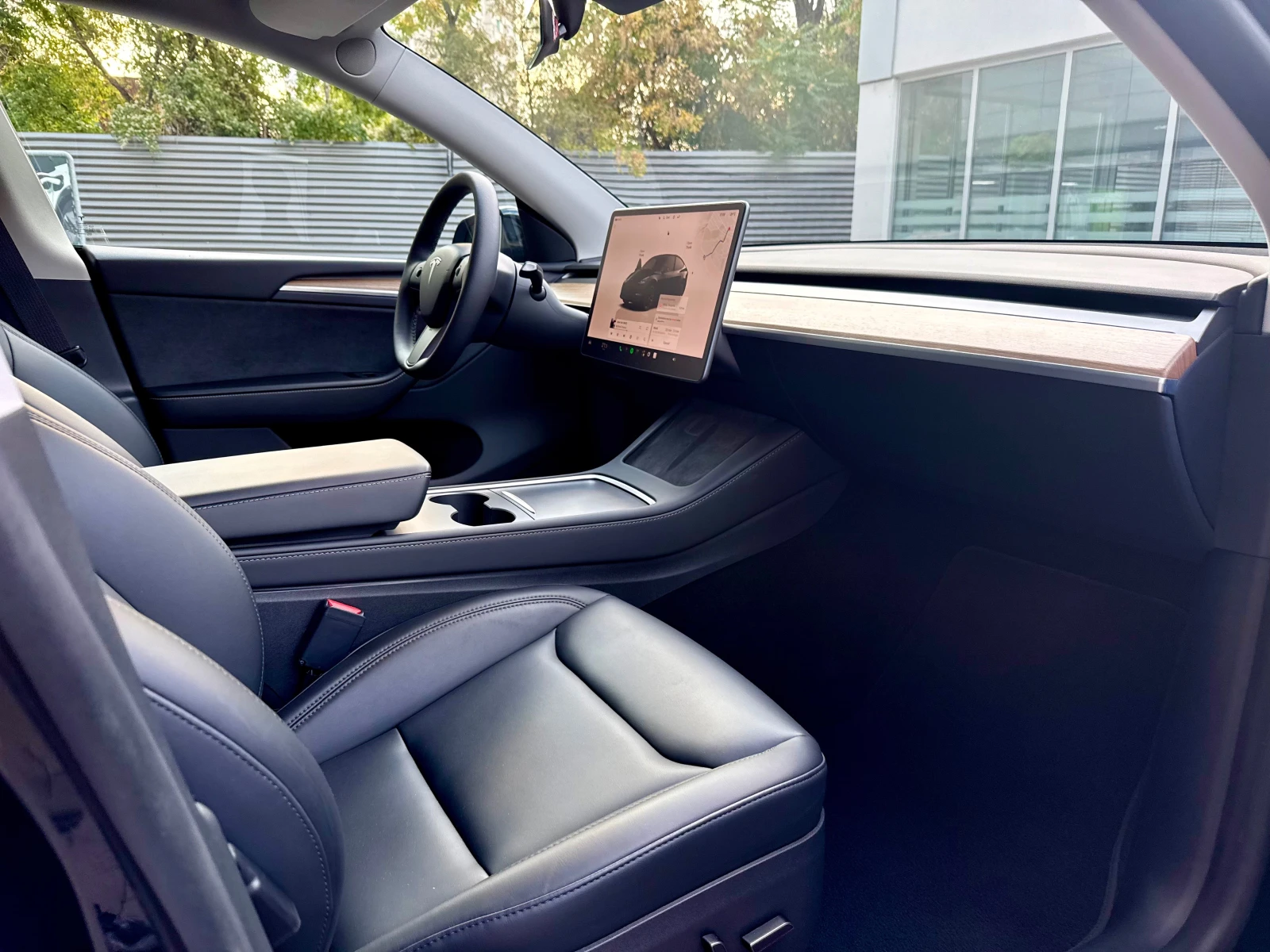 Tesla Model Y Long Range Dual Motor, снимка 15 - Автомобили и джипове - 56159715