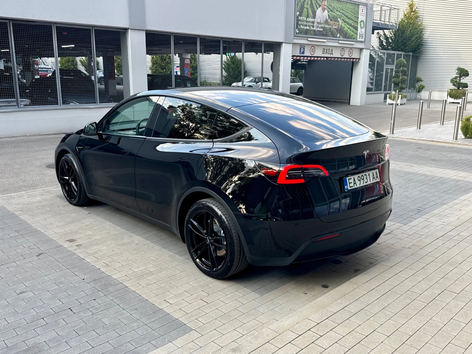 Tesla Model Y Long Range Dual Motor, снимка 4 - Автомобили и джипове - 56159715