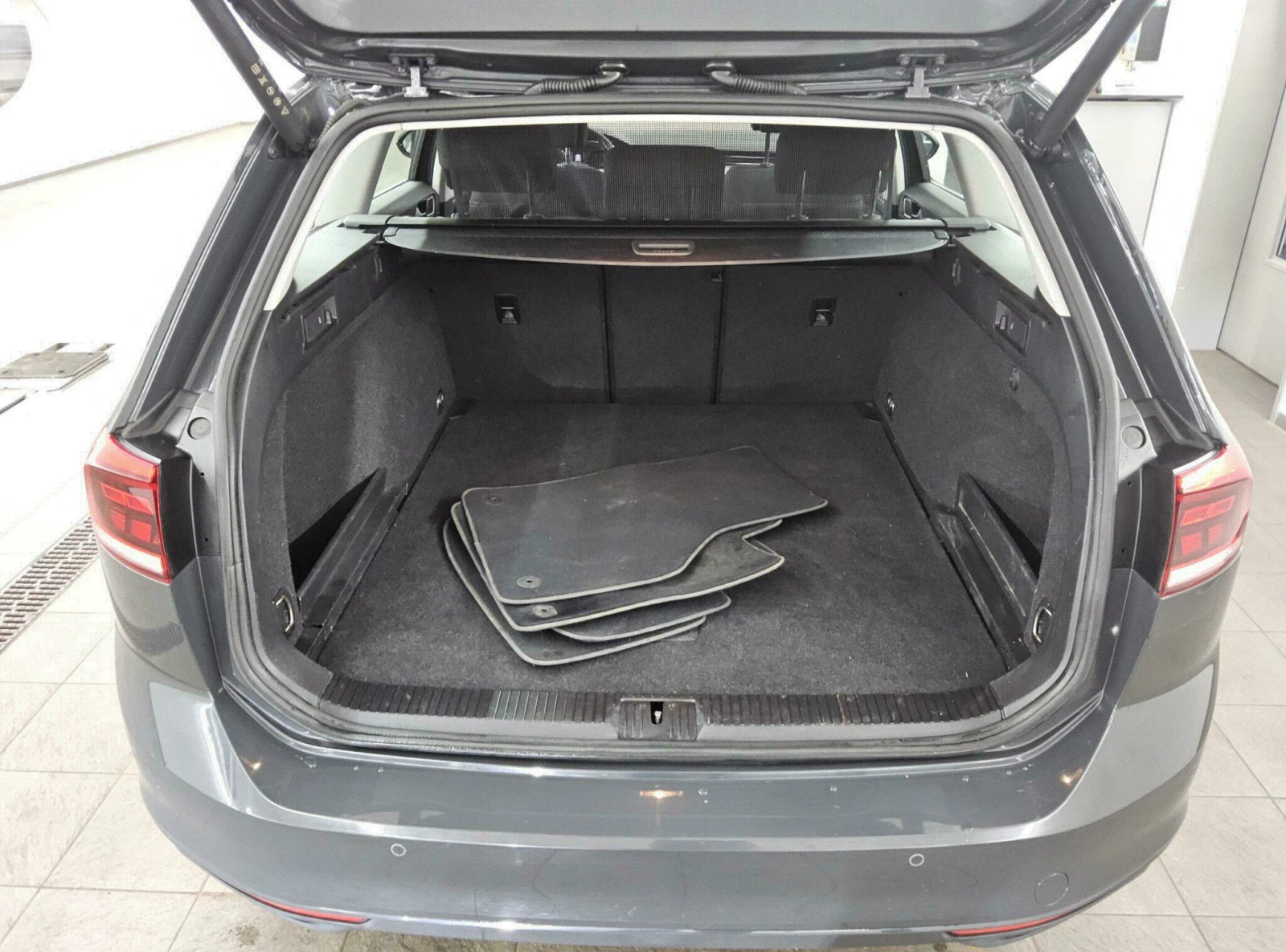 VW Passat Variant 2.0 TDI Navi LED, снимка 11 - Автомобили и джипове - 56719909