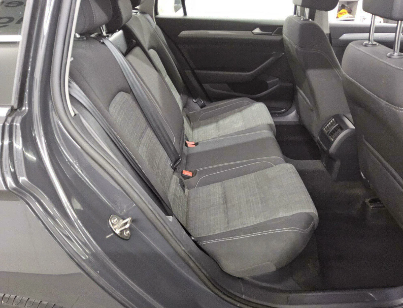 VW Passat Variant 2.0 TDI Navi LED, снимка 7 - Автомобили и джипове - 56719909