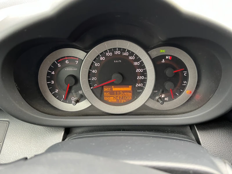 Toyota Rav4, снимка 15 - Автомобили и джипове - 52431528