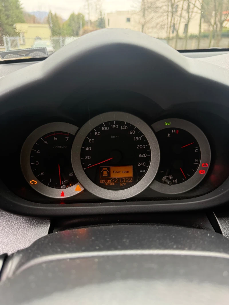 Toyota Rav4, снимка 12 - Автомобили и джипове - 52678120