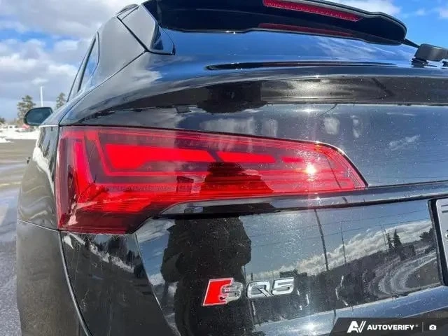 Audi SQ5 * Technik * ДИСТРОНИК * 360 * BLACK OPTIC, снимка 13 - Автомобили и джипове - 53448398