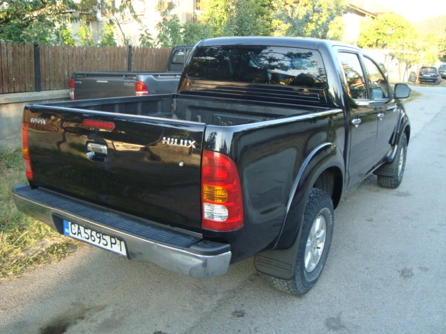 Toyota Hilux 2.5 d-4d, снимка 5 - Автомобили и джипове - 56231184