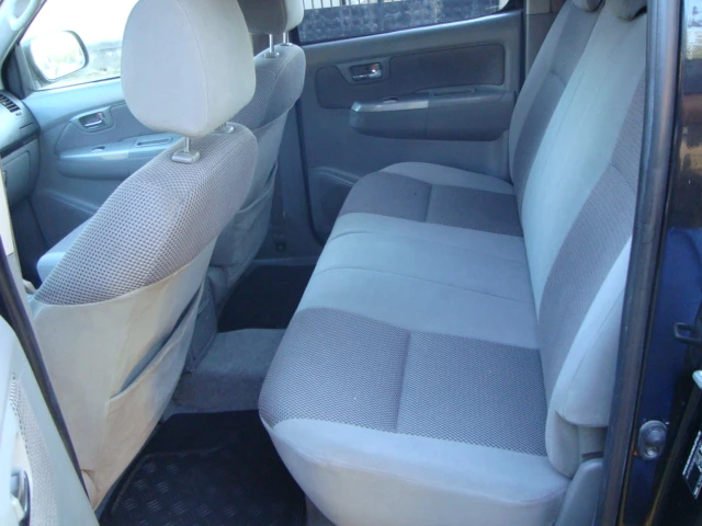 Toyota Hilux 2.5 d-4d, снимка 10 - Автомобили и джипове - 56231184