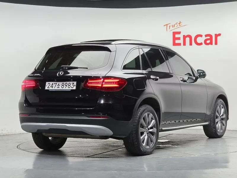 Mercedes-Benz GLC 350 PREMIUM 4MATIC* ПОДГРЕВ* НАВИГАЦИЯ* 360* HEAD UP* , снимка 2 - Автомобили и джипове - 56705547