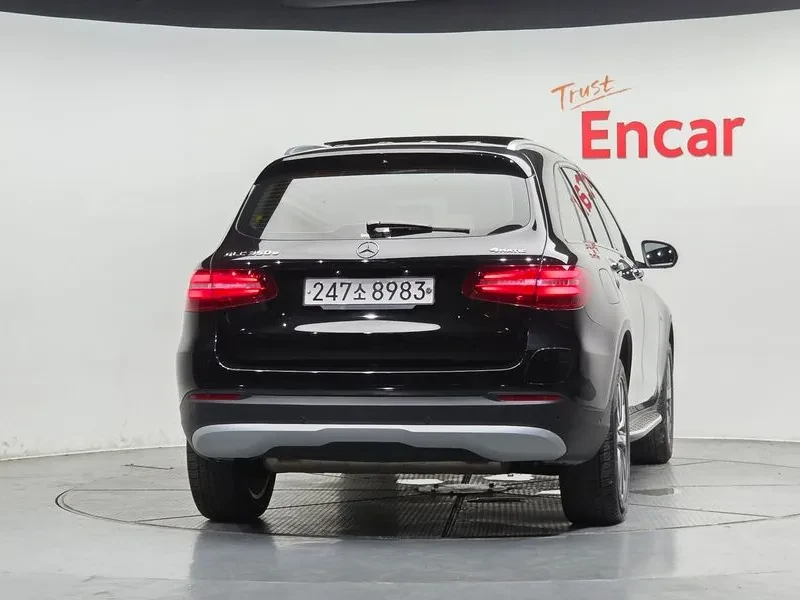 Mercedes-Benz GLC 350 PREMIUM 4MATIC* ПОДГРЕВ* НАВИГАЦИЯ* 360* HEAD UP* , снимка 4 - Автомобили и джипове - 56705547
