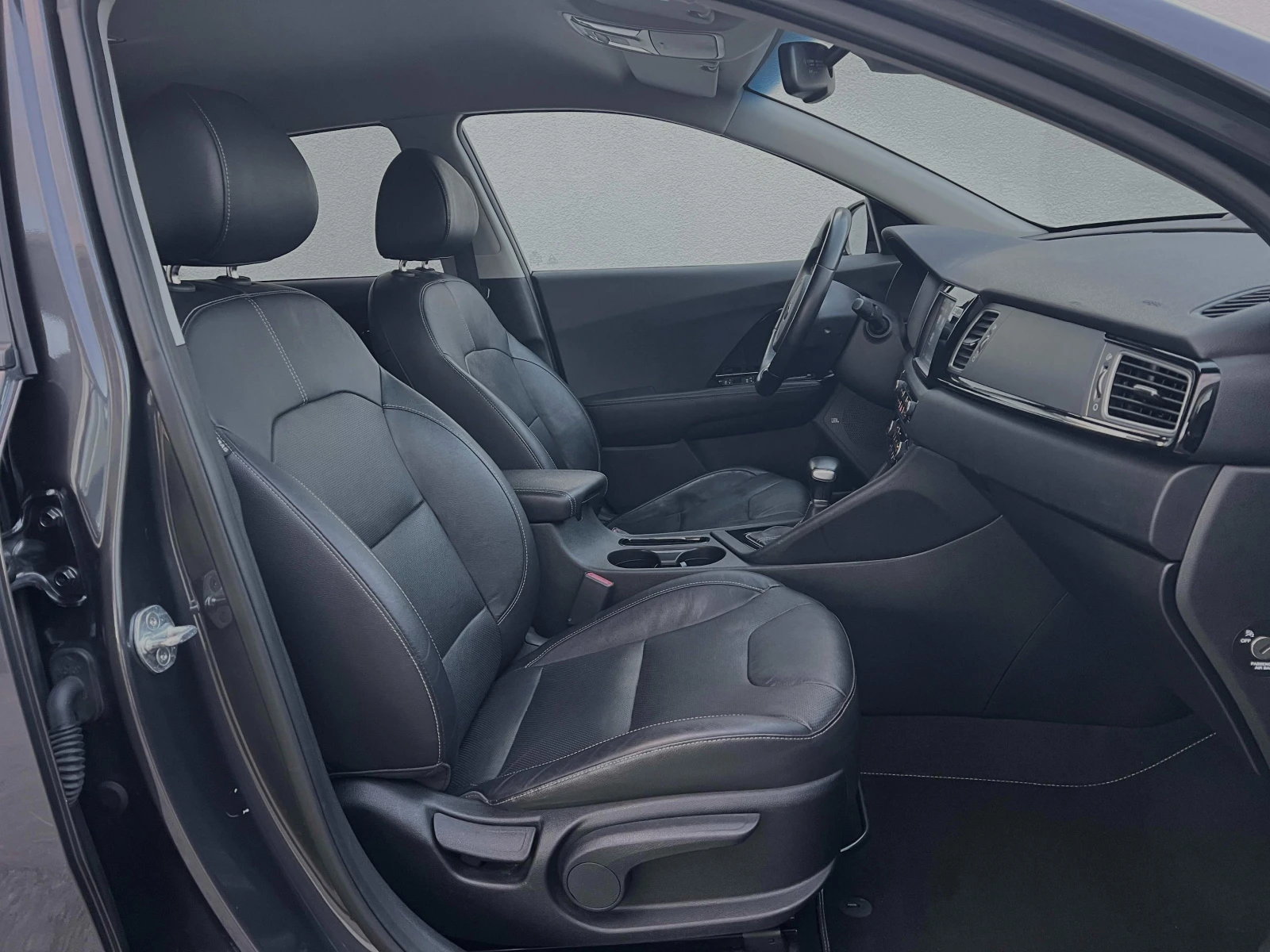 Kia Niro 1.6GDi HEV Energy ГАРАНТИРАНИ 145000km ОБСЛУЖЕН  - изображение 10