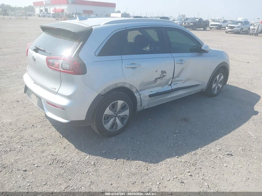Kia Niro 1.6l Lx, снимка 4 - Автомобили и джипове - 54390060