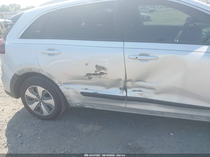 Kia Niro 1.6l Lx, снимка 6 - Автомобили и джипове - 54390060