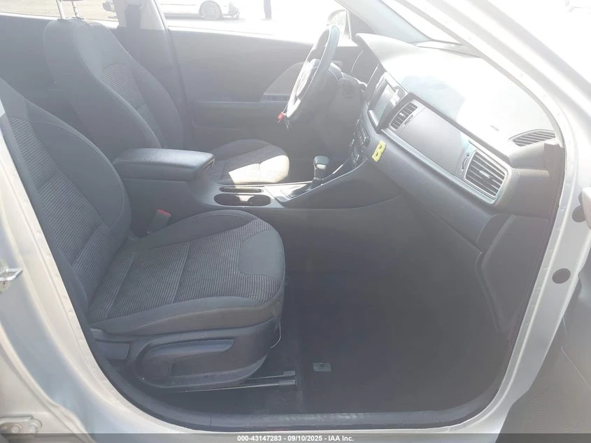 Kia Niro 1.6l Lx, снимка 5 - Автомобили и джипове - 54390060