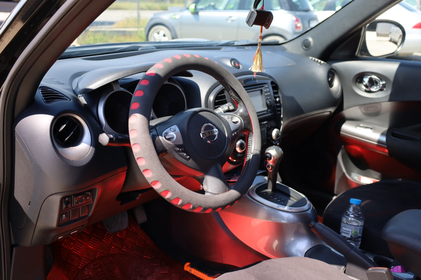 Nissan Juke 1.6 Бензин, снимка 9 - Автомобили и джипове - 54476432