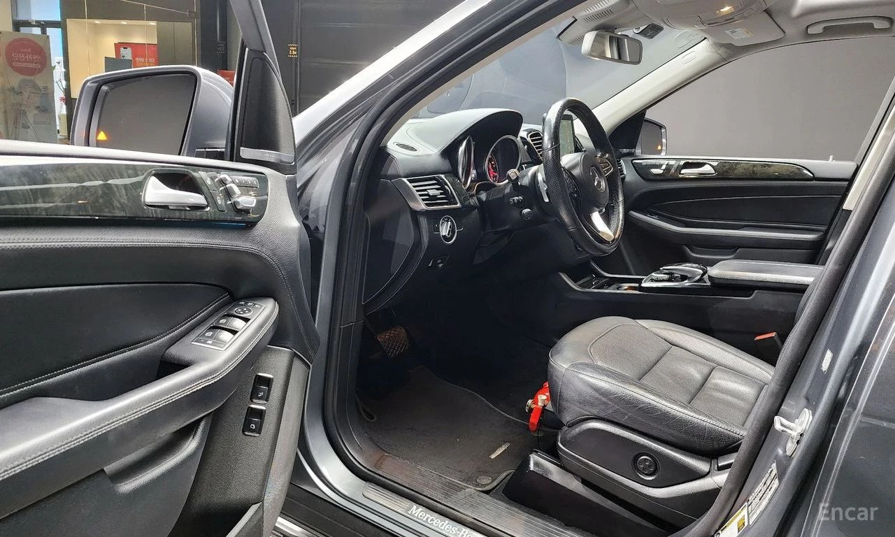 Mercedes-Benz GLS 350 d 4MATIC* AMG PACK* DISTRONIC* HARMAN KARDON* 360*, снимка 6 - Автомобили и джипове - 54778302