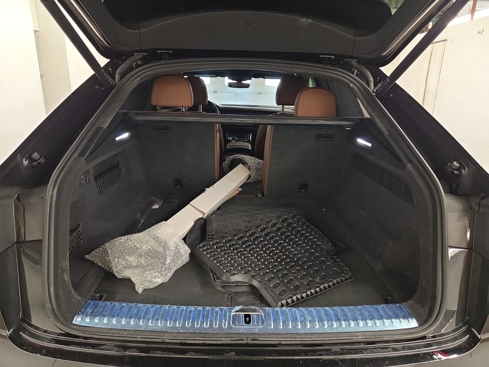 Audi Q8 TECHNIK * S LINE * HEAD UP * ОБДУХВАНЕ * CARFAX * , снимка 13 - Автомобили и джипове - 55214262