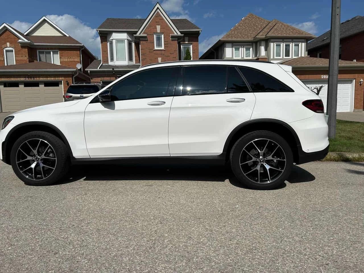 Mercedes-Benz GLC 300 * CARFAX * ОПЦИЯ ЗА ФИНАНСИРАНЕ, снимка 2 - Автомобили и джипове - 55777879