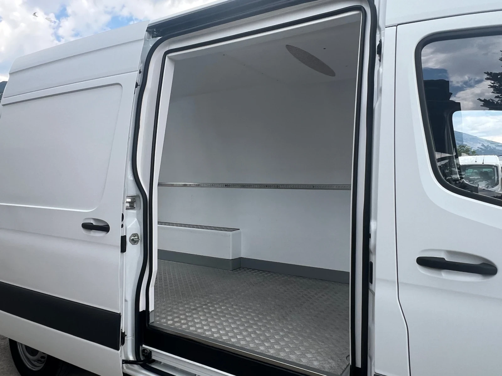Mercedes-Benz Sprinter 314 ХЛАДИЛЕН, снимка 9 - Бусове и автобуси - 55315412